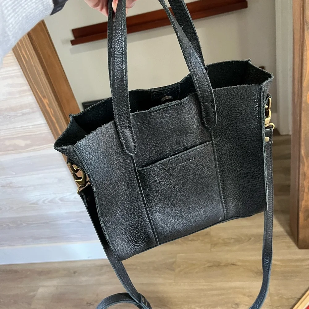 Portland Leather Elegant Black Leather Tote Bag - Picture 2 of 10